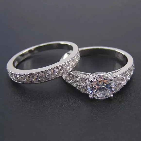 Elegant Wedding Ring Set - Picture 2 of 5
